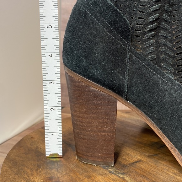 Vince Camuto Women's Leather Fenyia Ankle Booties - Size: 8.5 M - Picture 11 of 11